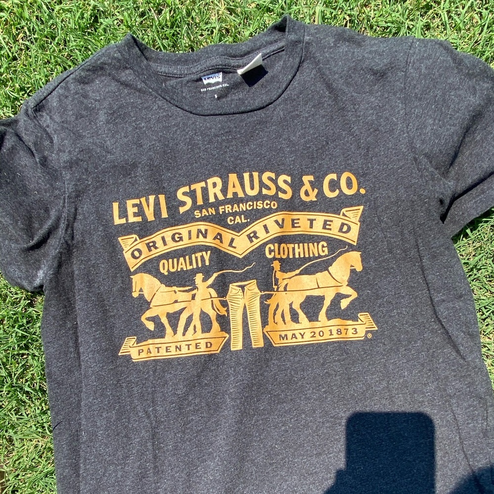 Levi T shirt